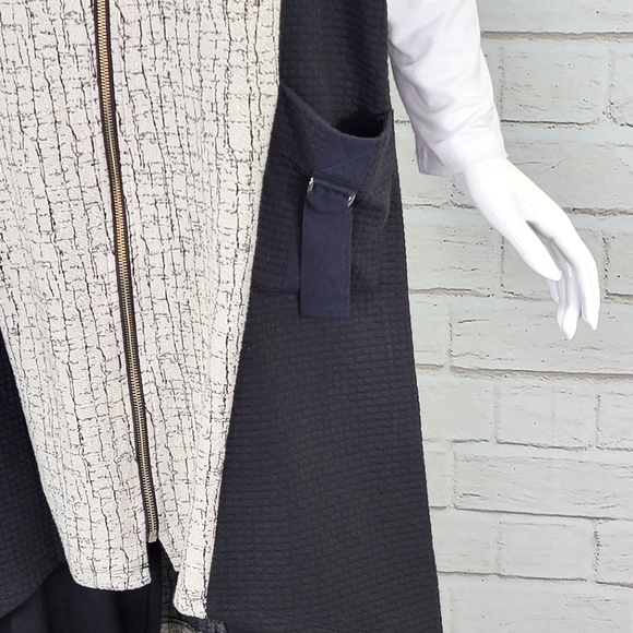 Designer Chalet Florence Zip Front Hi Lo Vest EUC! Size:L Black/Winter White - Picture 9 of 11